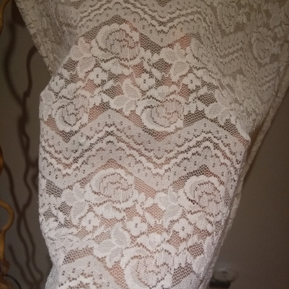 Lace top (lined) - Picture 3 of 4